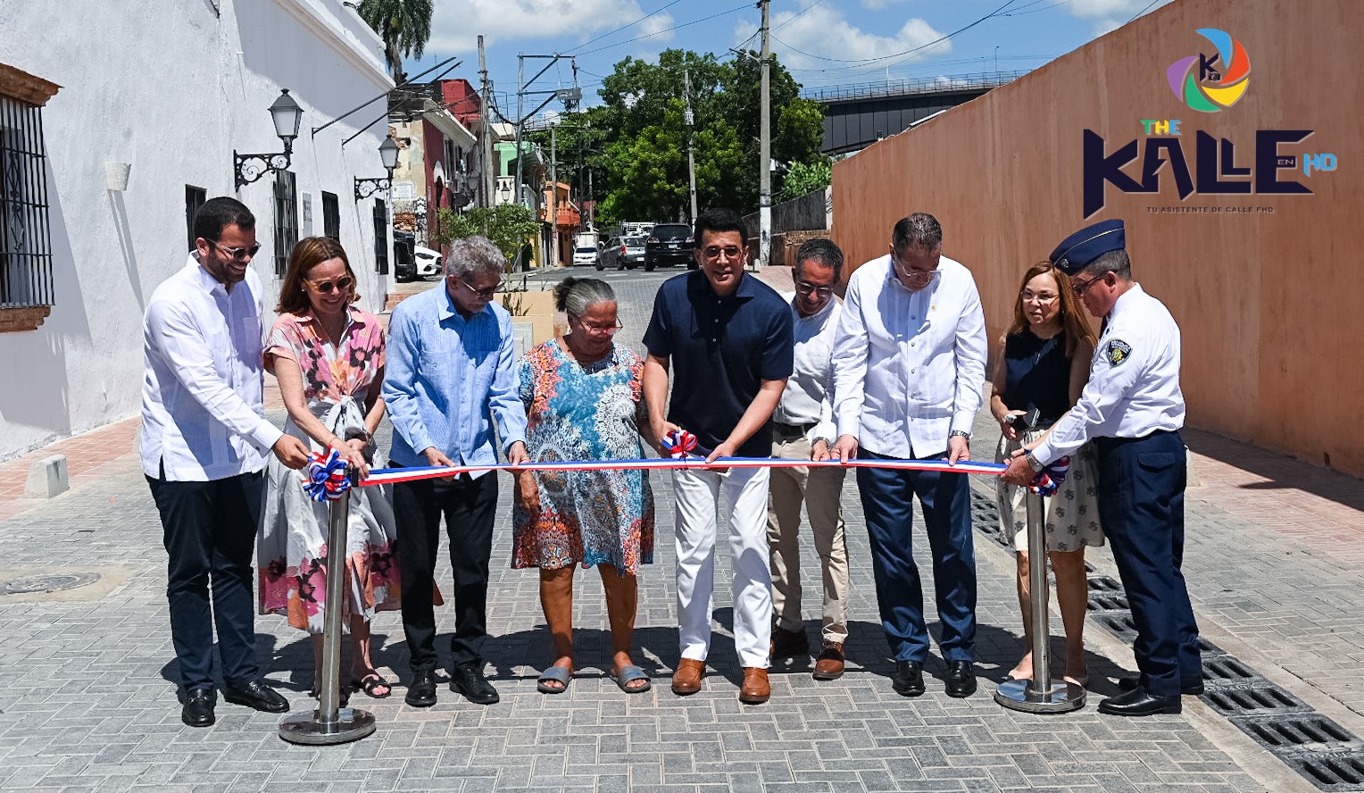 Fotografía 3: David Collado concluye la entrega de calles intervenidas en la Ciudad Colonial