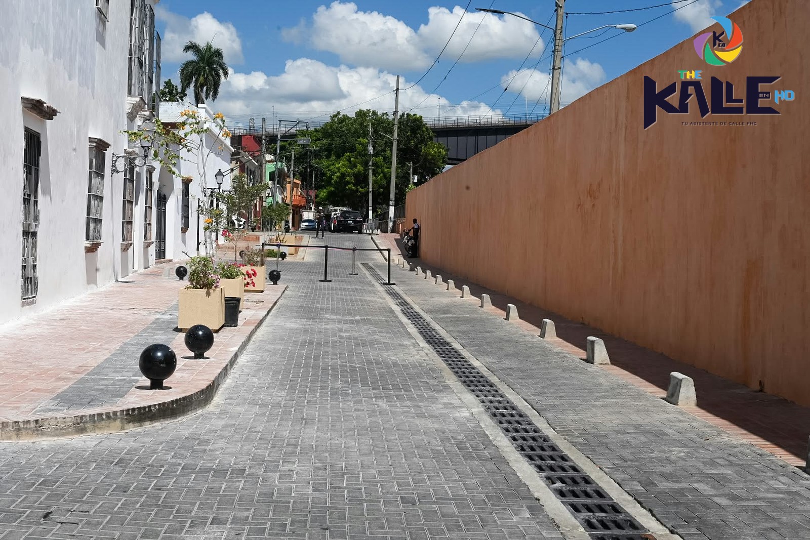 Fotografía 4: David Collado concluye la entrega de calles intervenidas en la Ciudad Colonial